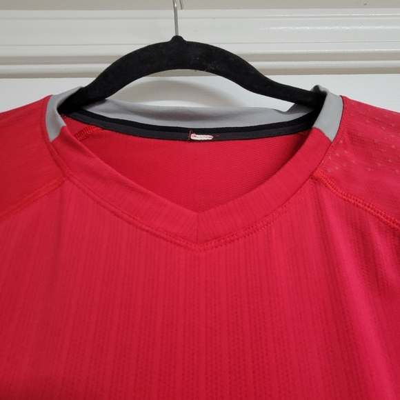 Lululemon Bolt Tech  Short Sleeve. - Picture 7 of 12